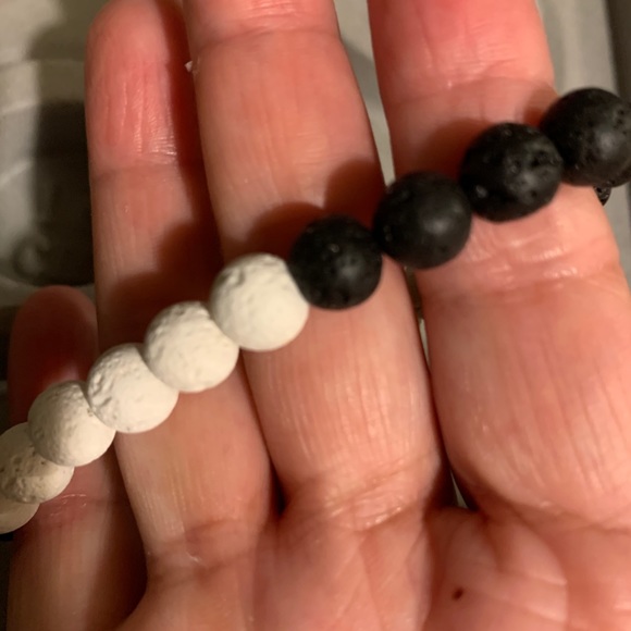 Lava beads bracelet - Picture 5 of 5